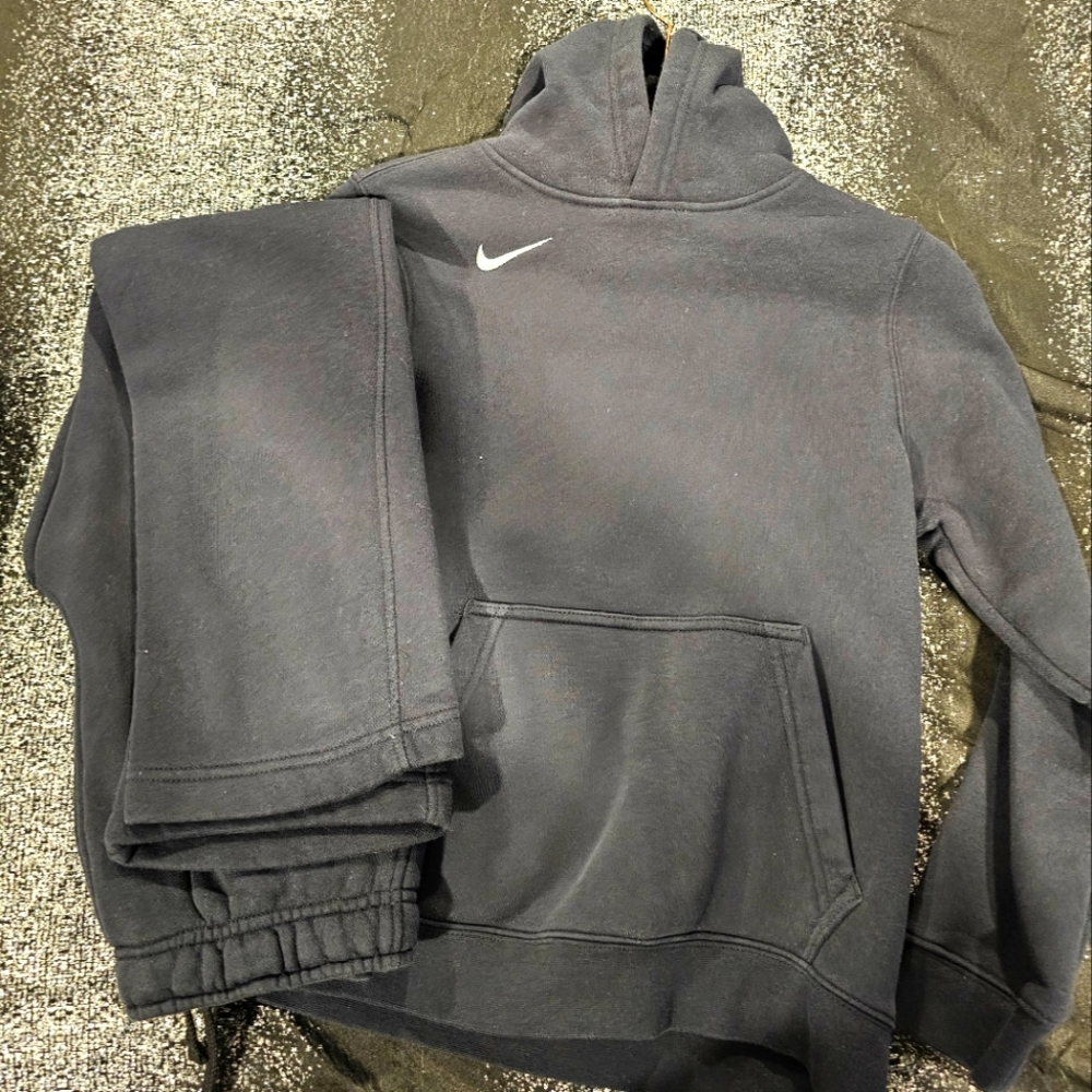 Nike sweat suit